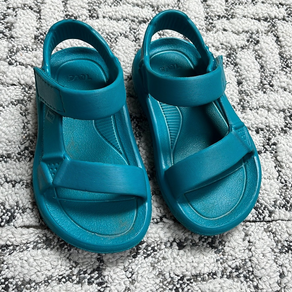 Kids Teva sandal  size T9 girl or boy